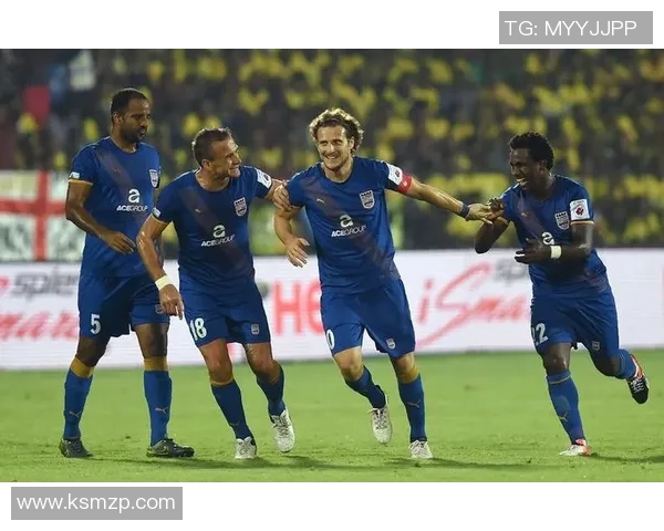 印度足球离谱一幕:球员扒开短裤显露内裤色彩 裁判看后将其罚下 印度足球离谱一幕:球员扒开短裤显露内裤色彩 裁判看后将其罚下